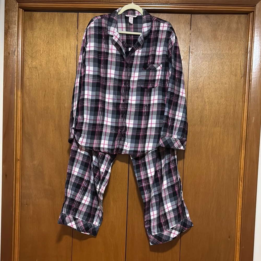 Victoria's Secret Black and Pink Pajama Set Cozy Sleepwear